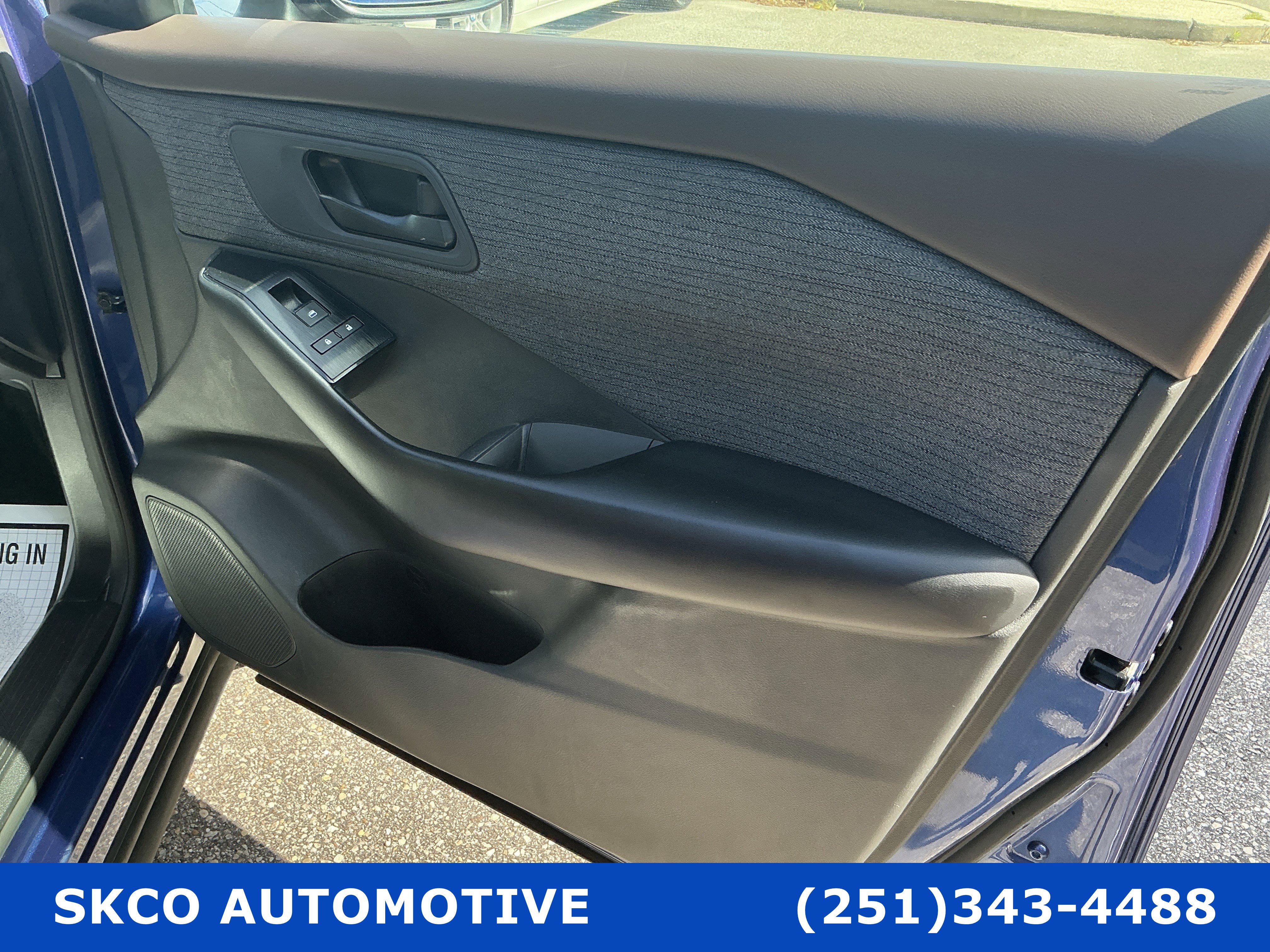 Used 2023 Nissan Rogue S FWD image 10