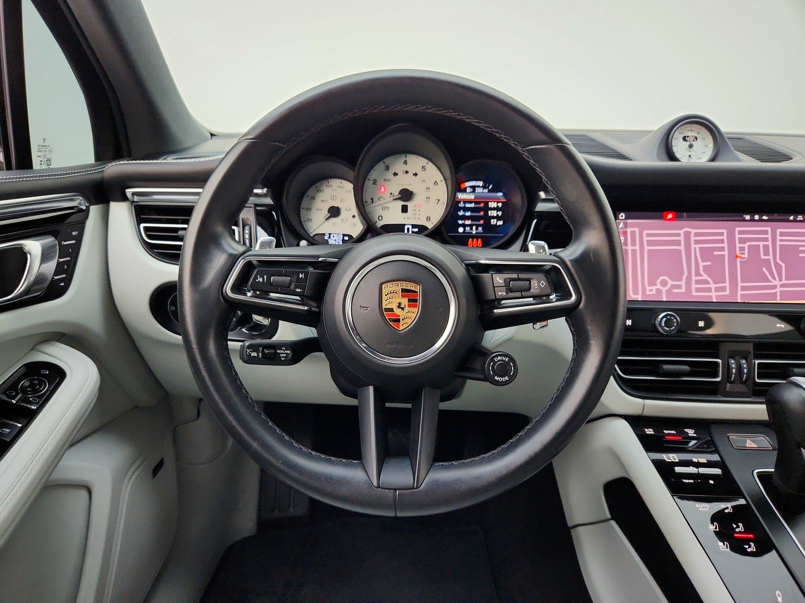 Used 2024 Porsche Macan S AWD/4WD image 23
