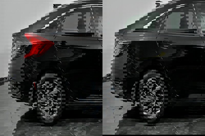 Used 2018 Honda Civic EX image 11