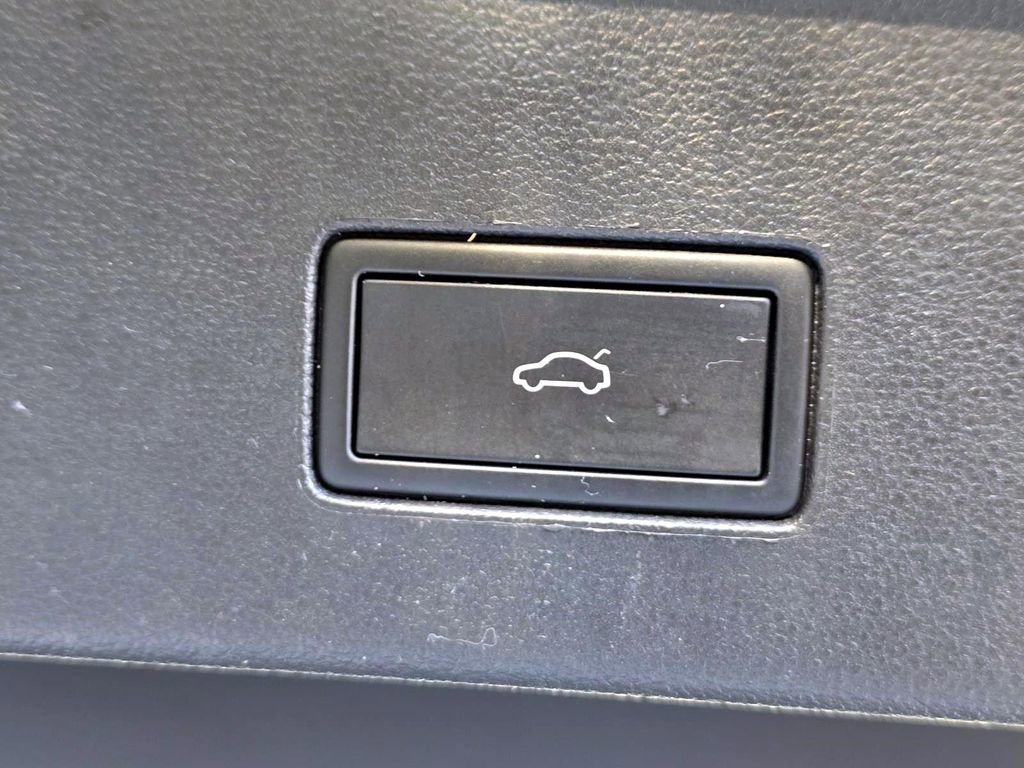 Used 2023 Volkswagen Atlas Cross Sport SE w/ Panoramic Sunroof Package image 30