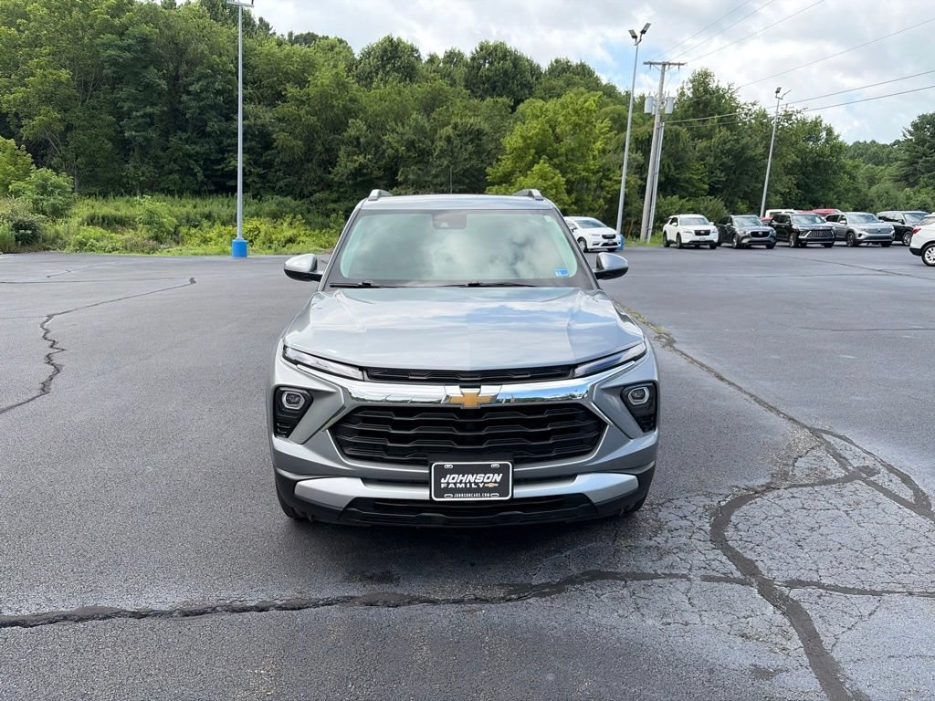Used 2025 Chevrolet TrailBlazer LT AWD/4WD image 3