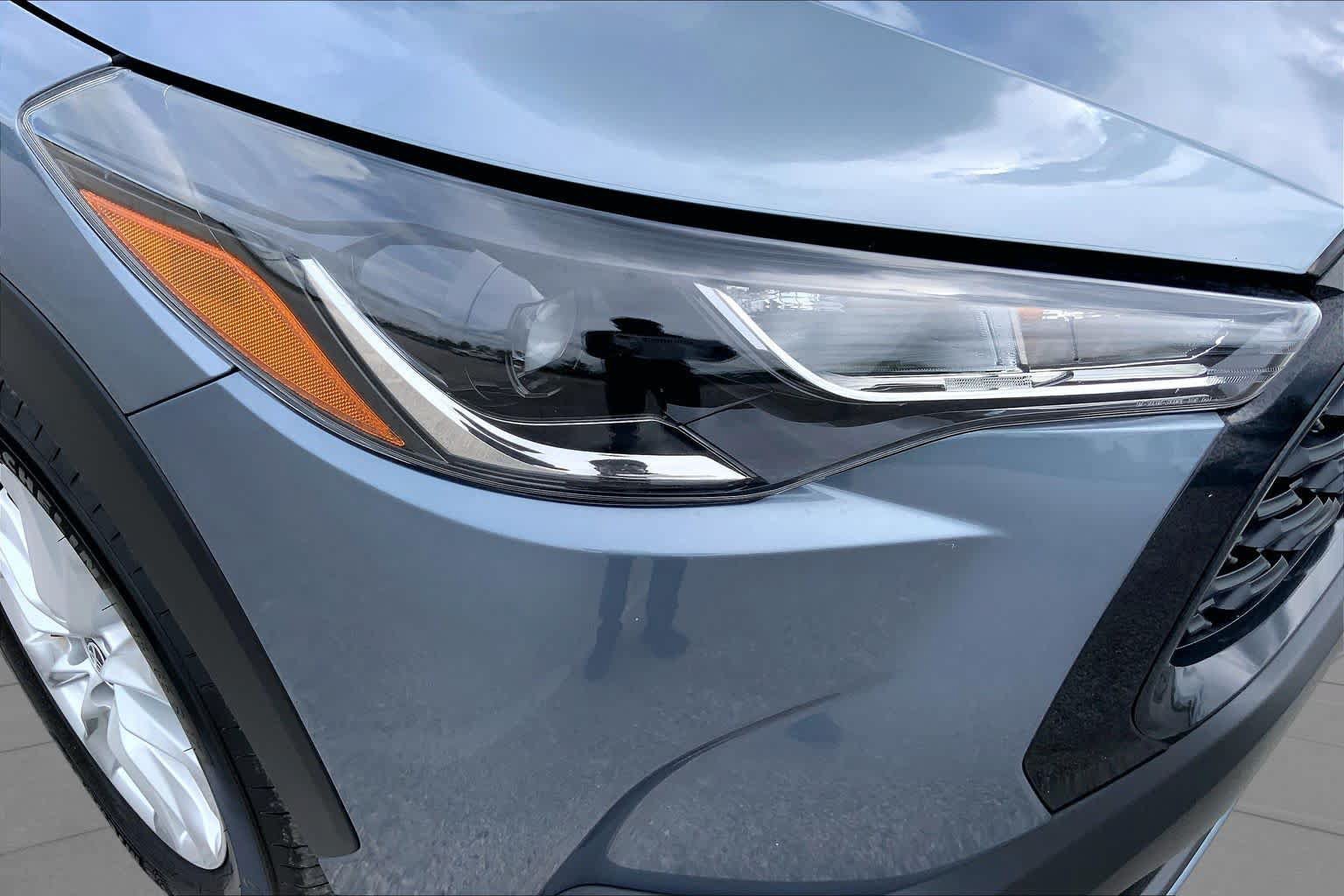 Used 2025 Toyota Corolla Cross LE FWD image 27