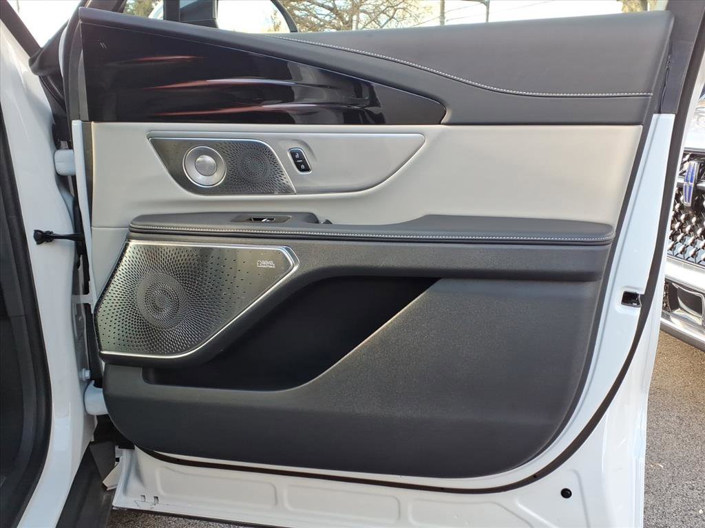 Certified 2025 Lincoln Nautilus Reserve image 12