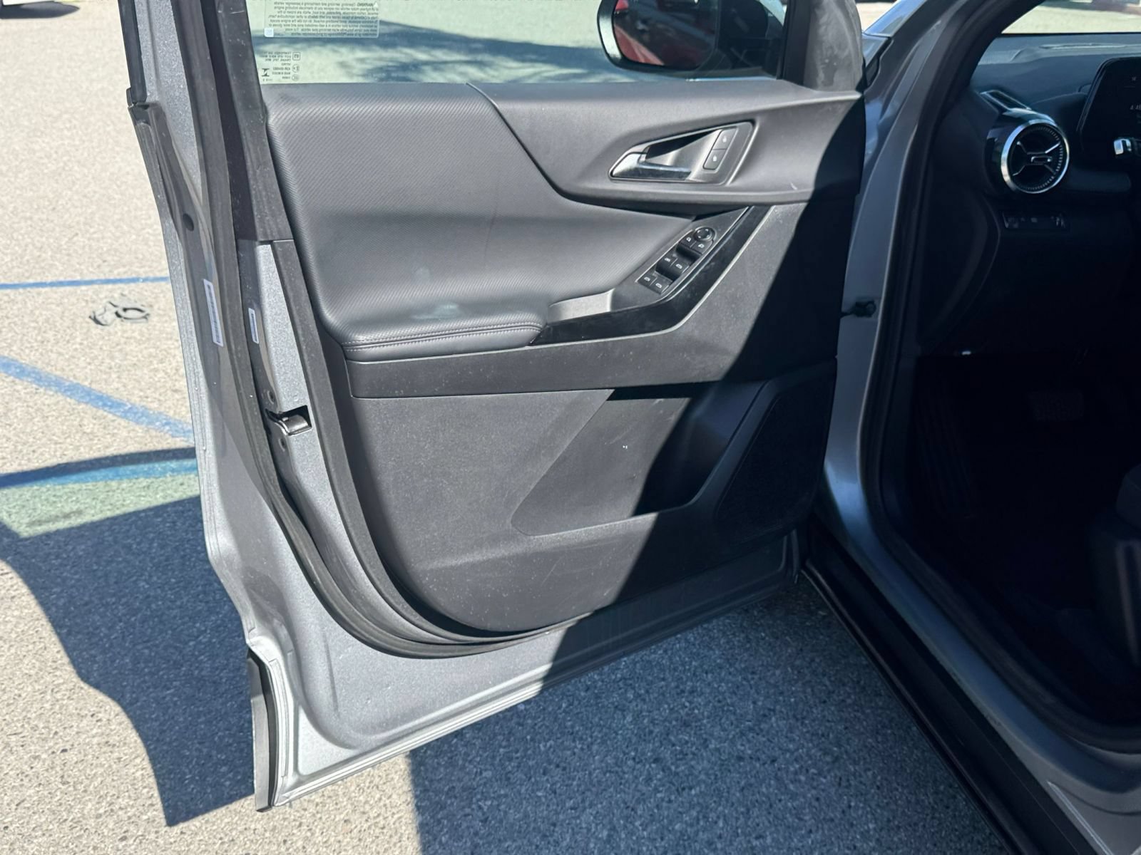 Used 2025 Chevrolet Equinox LT FWD image 18
