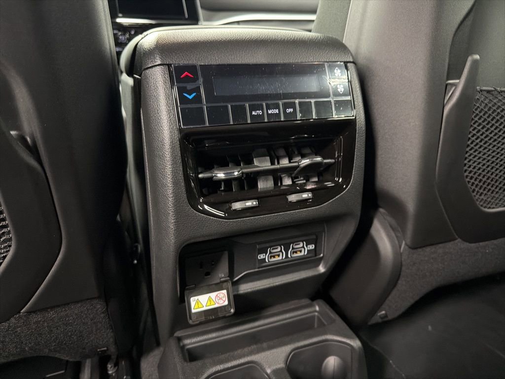 New 2025 Jeep Grand Cherokee L Altitude AWD/4WD image 12