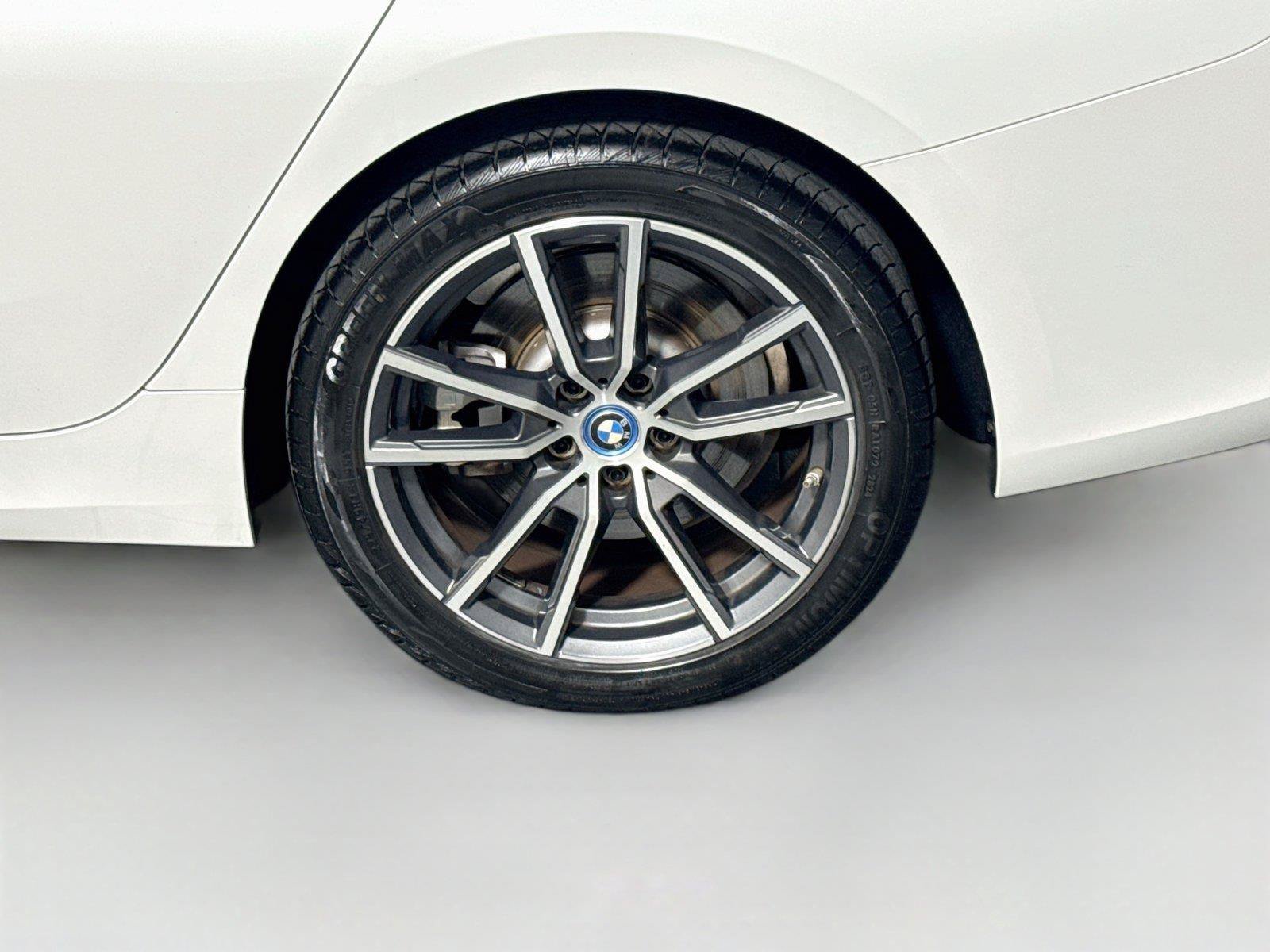 Used 2022 BMW 330e w/ Driving Assistance Package RWD image 39