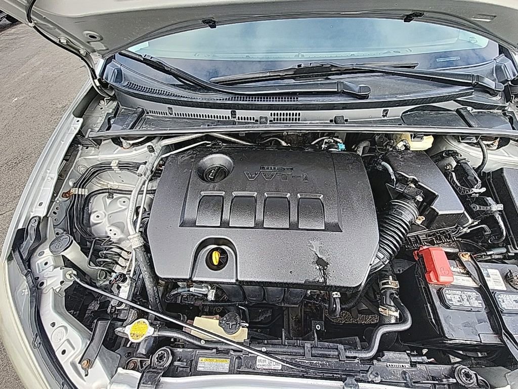 Used 2015 Toyota Corolla LE image 11