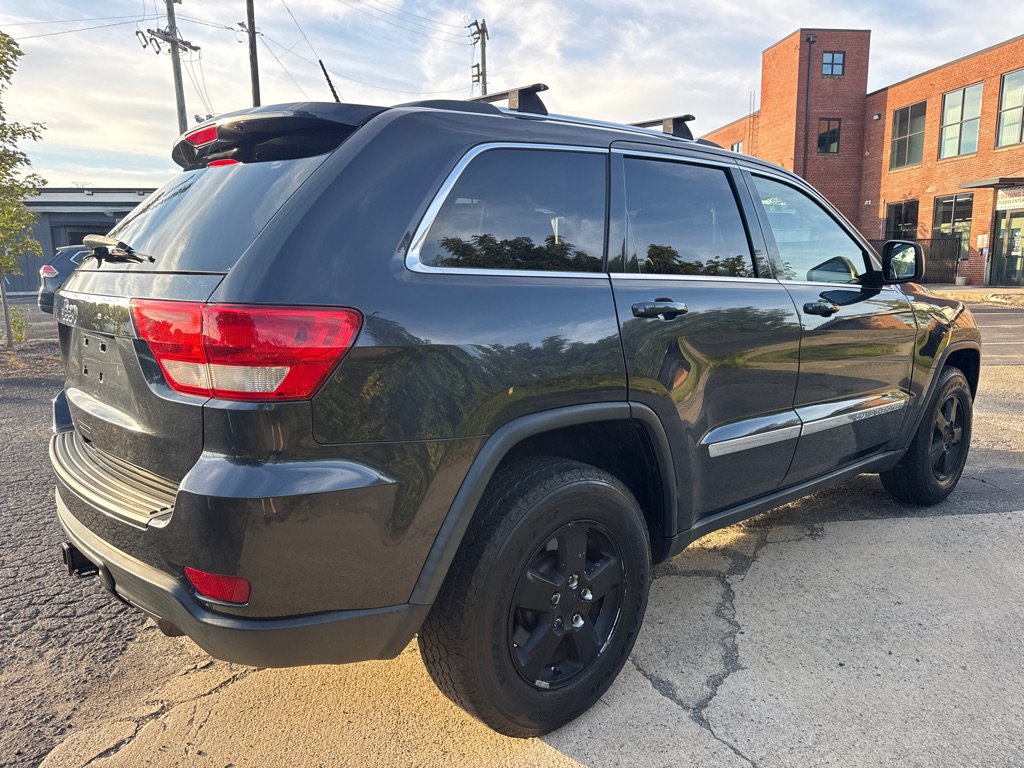 Used 2013 Jeep Grand Cherokee Laredo w/ Laredo E Group AWD/4WD image 5