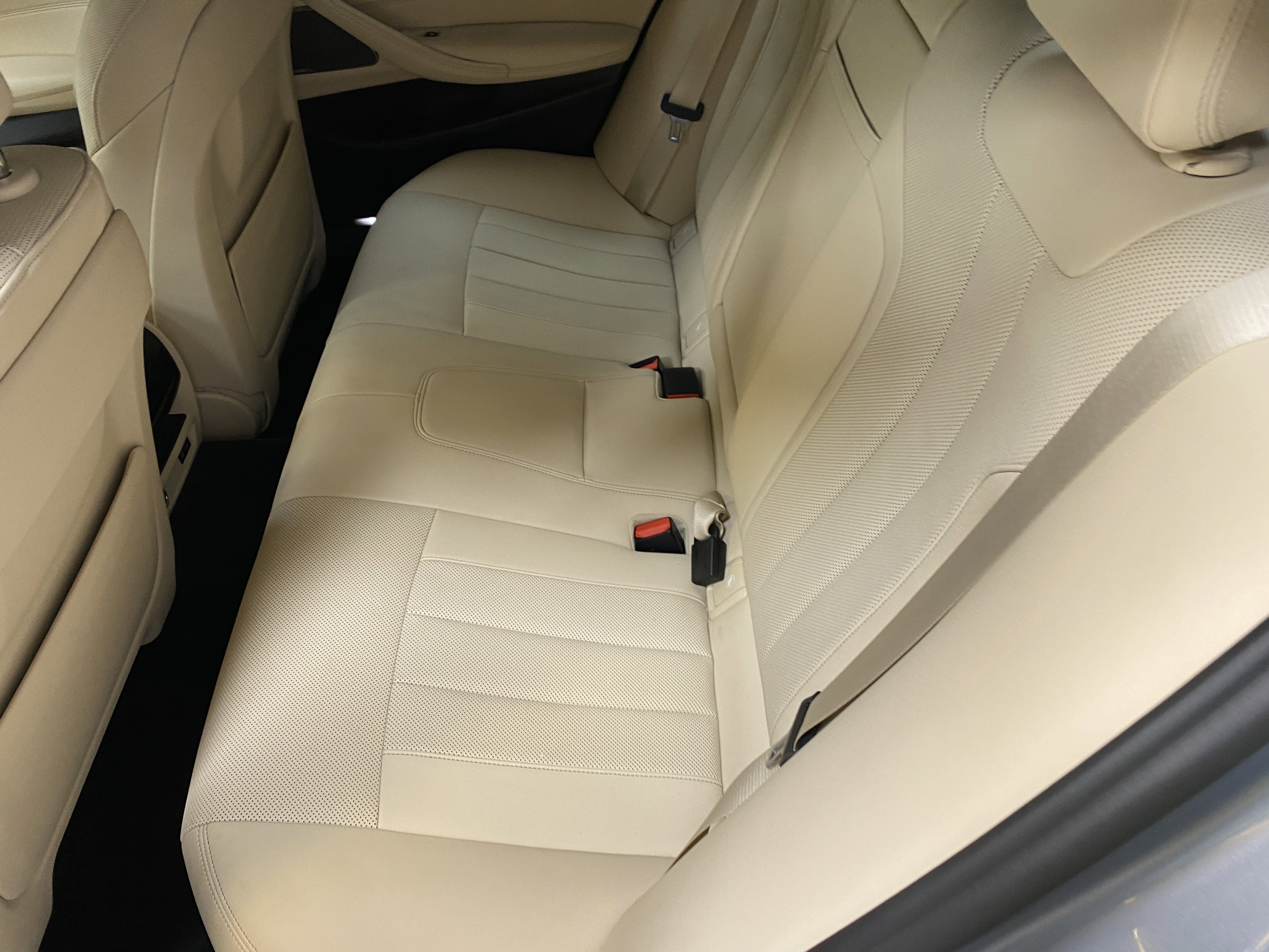 Used 2023 BMW 530e w/ Premium Package image 25