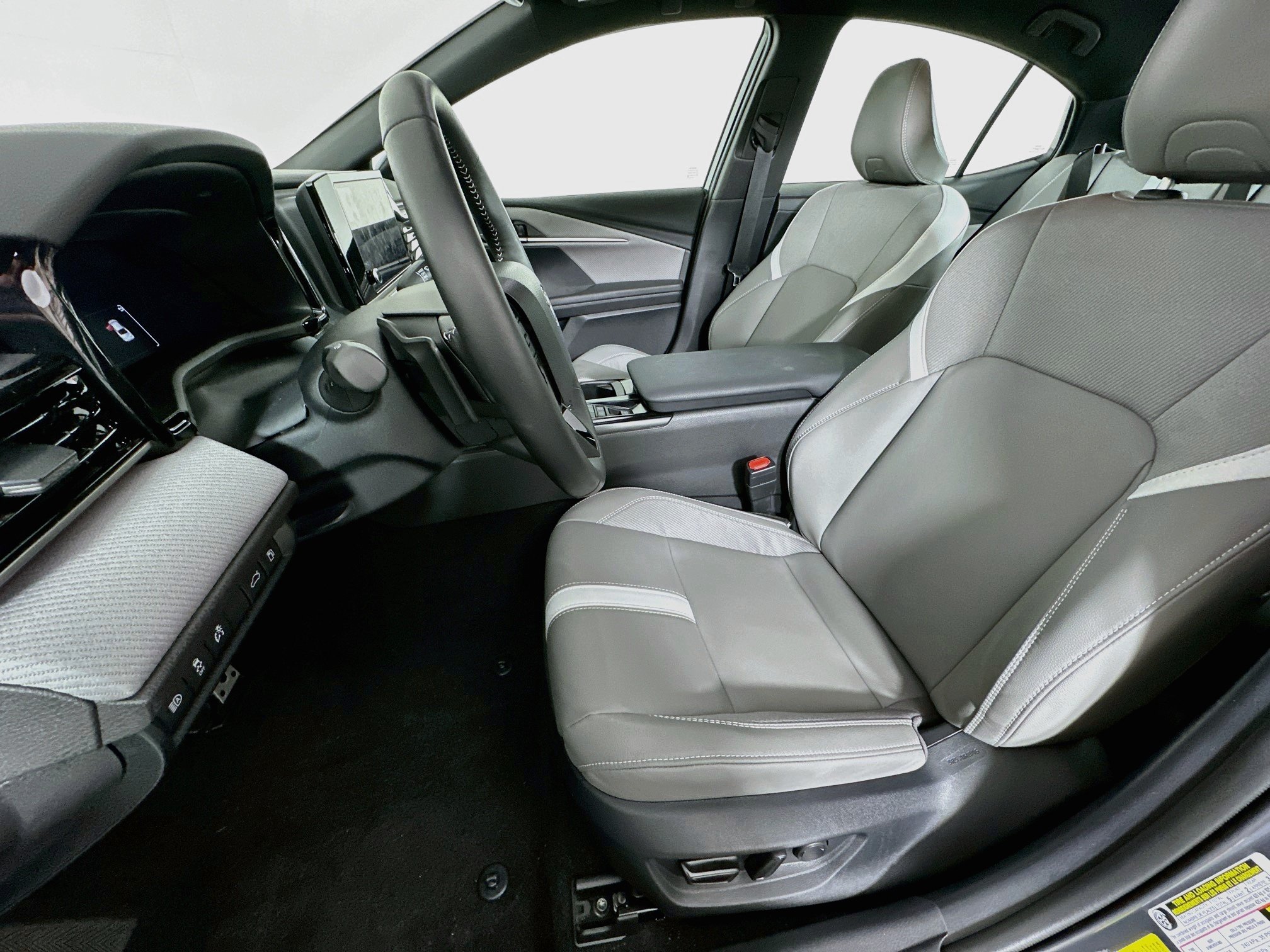 Used 2026 Toyota Camry SE w/ Convenience Package FWD image 13