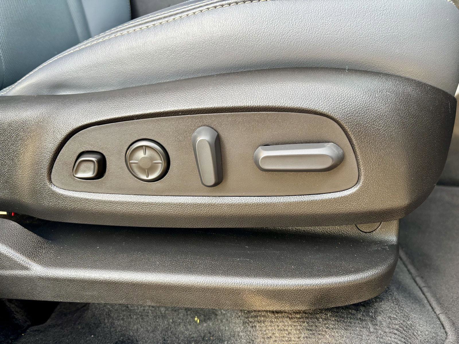 Used 2022 Buick Enclave Premium AWD/4WD image 13