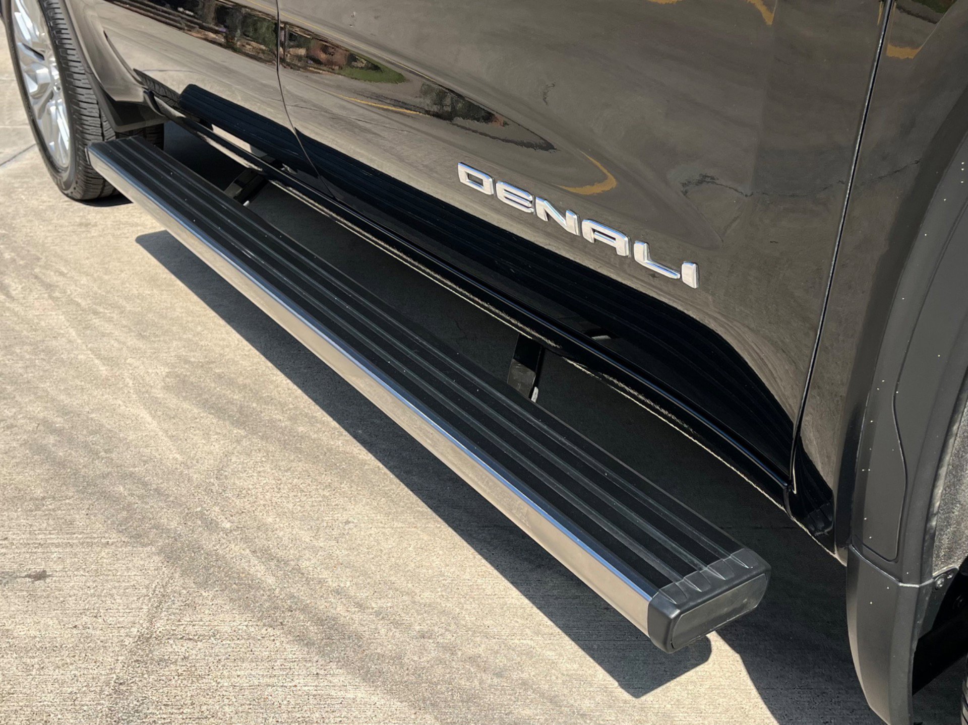 Used 2021 GMC Sierra 1500 Denali w/ Denali Premium Package image 12