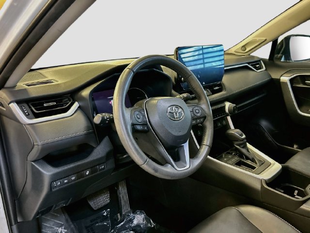 Used 2023 Toyota RAV4 XLE Premium FWD image 9