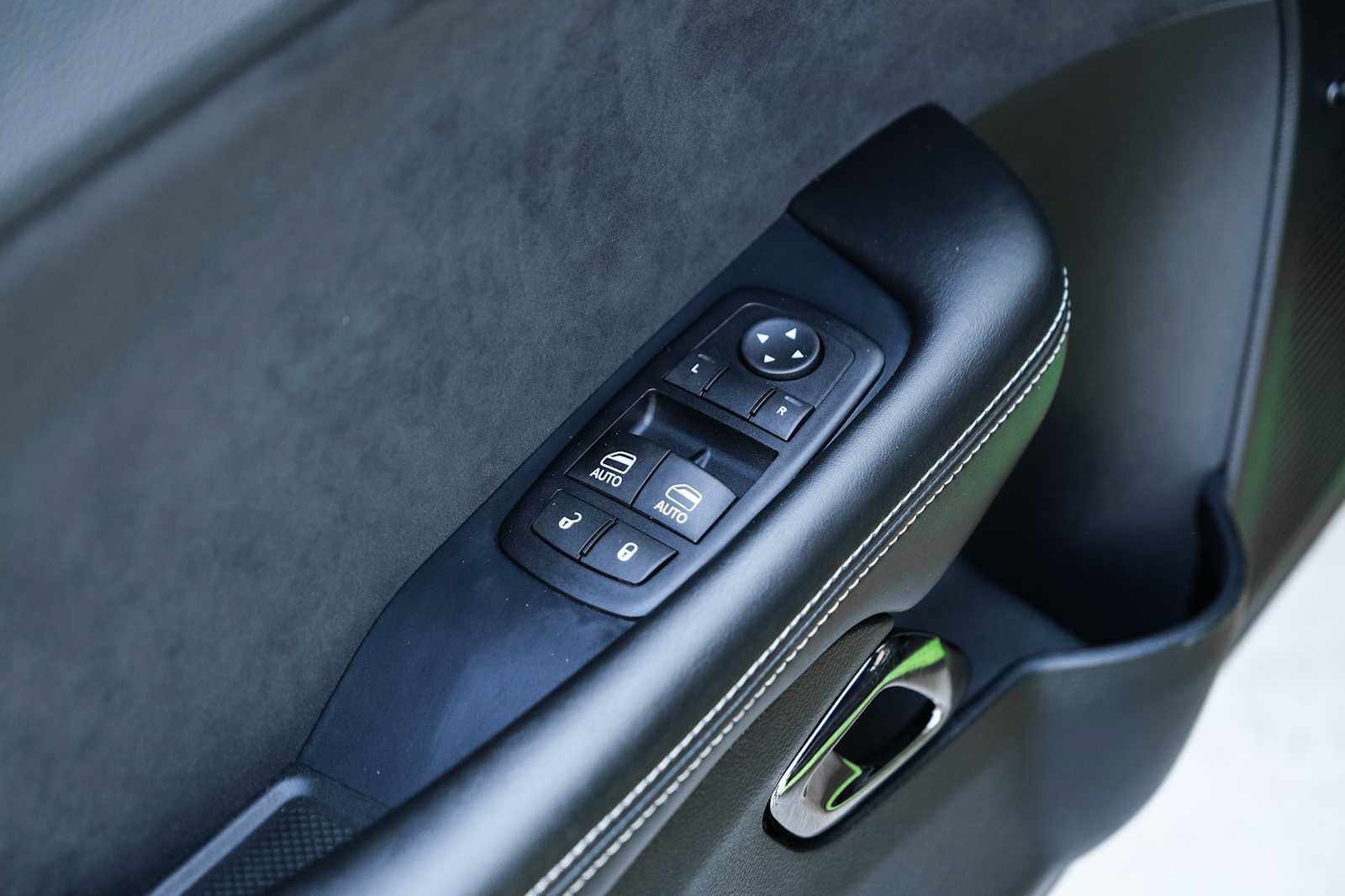 Used 2015 Dodge Challenger SRT Hellcat RWD image 35