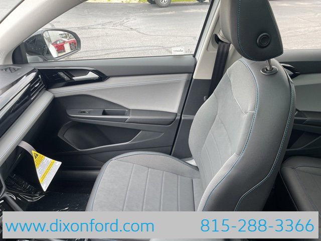 New 2024 Volkswagen Taos SE image 20