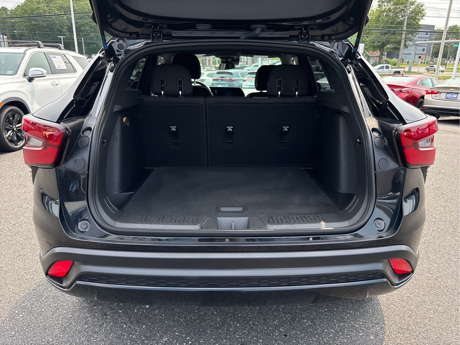 Certified 2024 Chevrolet Trax RS w/ Driver Confidence Package FWD image 28
