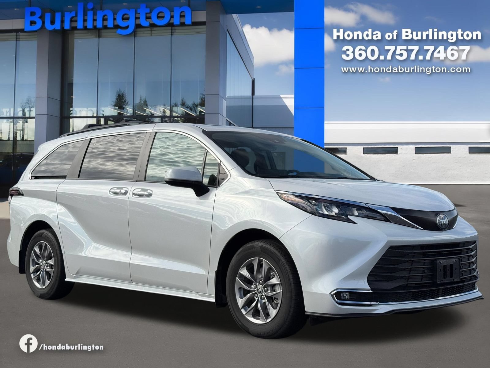 Used 2024 Toyota Sienna XLE w/ XLE Plus Package AWD/4WD image 8