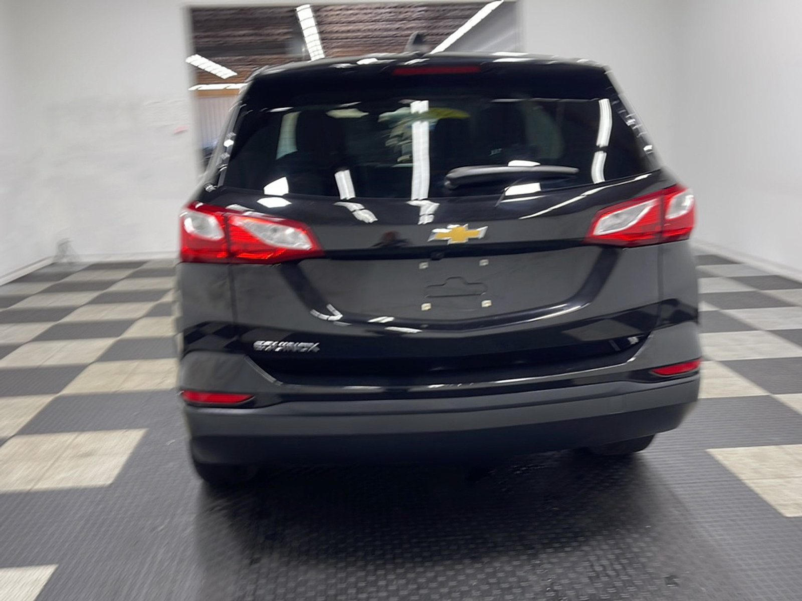 Used 2020 Chevrolet Equinox LS w/ LS Convenience Package FWD image 3