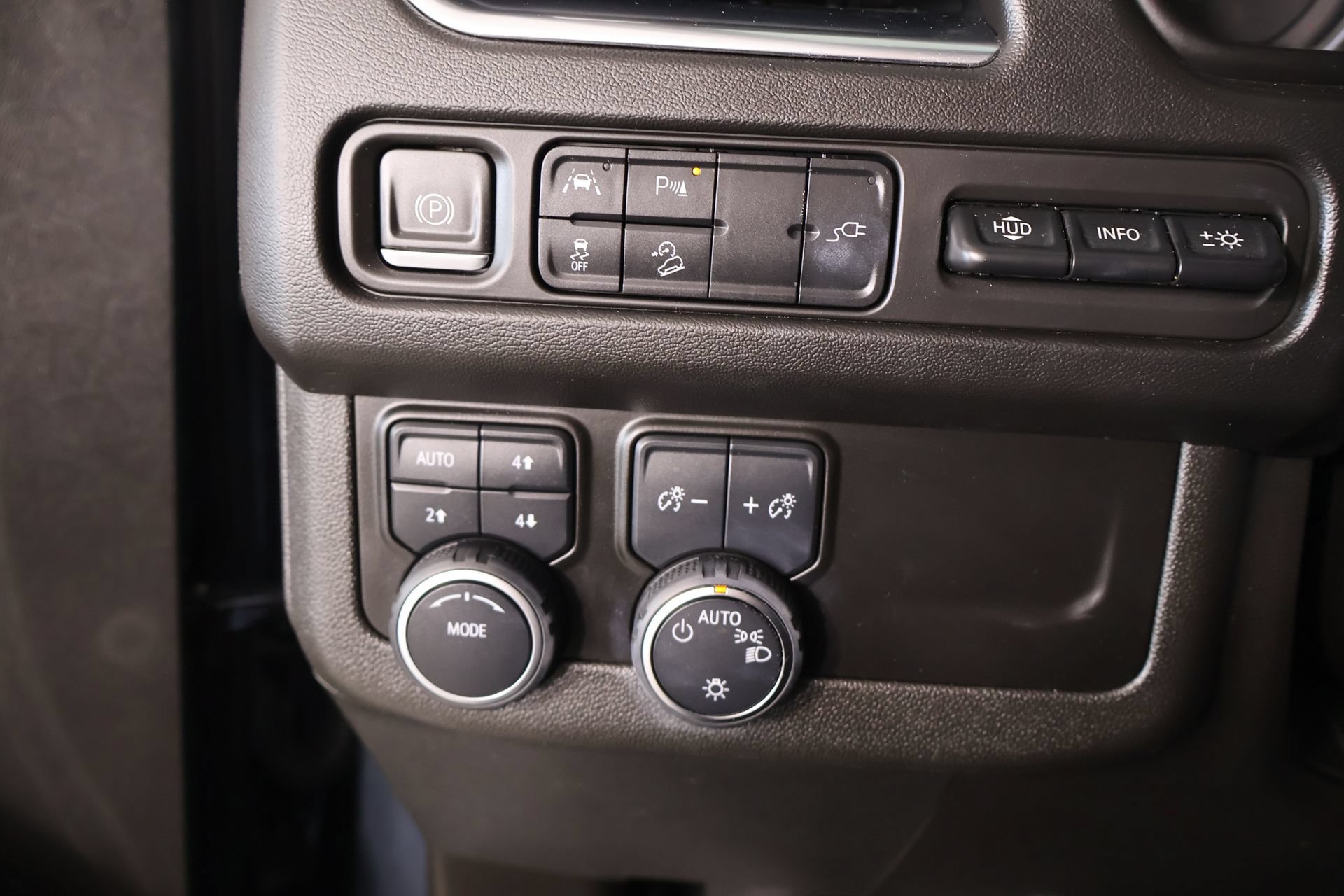 Used 2021 Chevrolet Suburban High Country AWD/4WD image 9