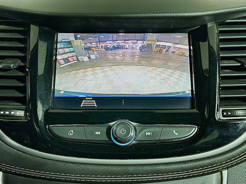 Used 2022 Chevrolet Trax LT w/ LT Convenience Package image 15