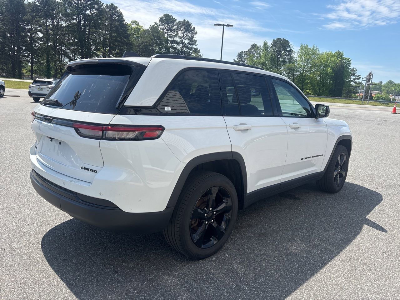 Used 2023 Jeep Grand Cherokee Limited w/ Black Appearance Package image 8