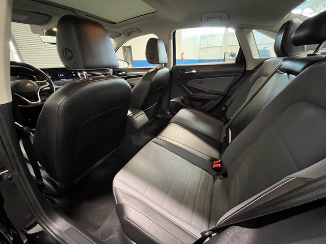 Used 2025 Volkswagen Jetta SE FWD image 14