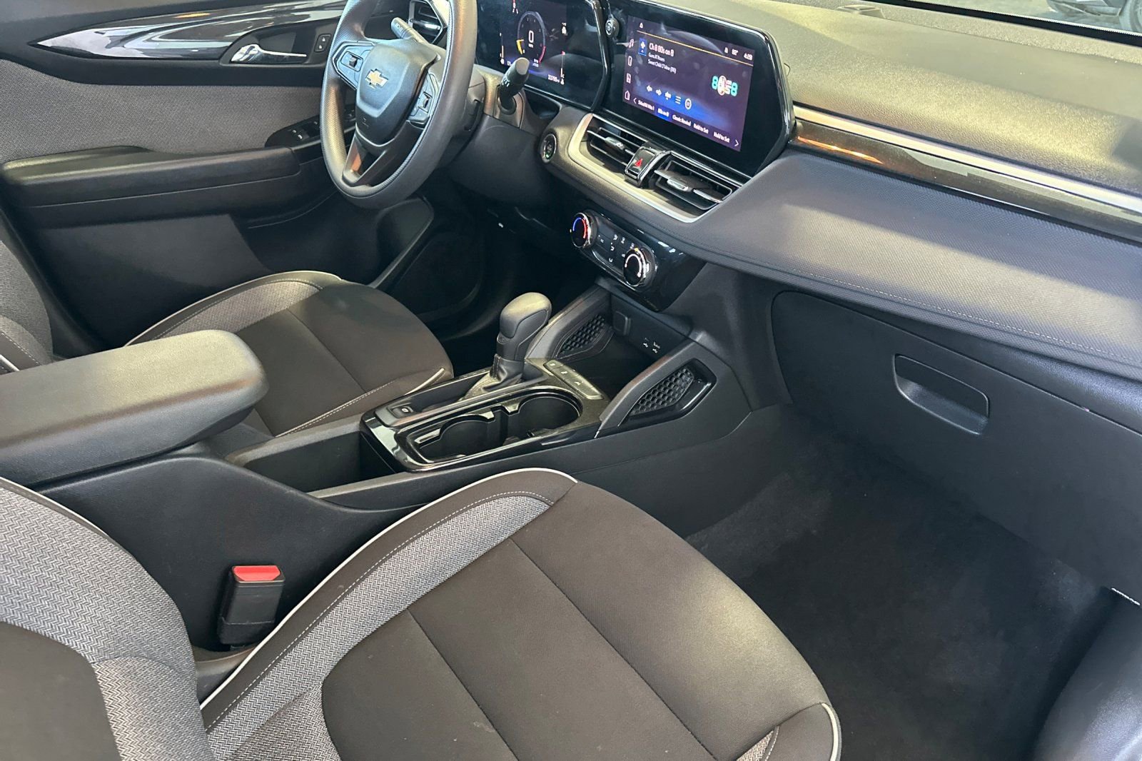 Used 2024 Chevrolet TrailBlazer LT FWD image 16