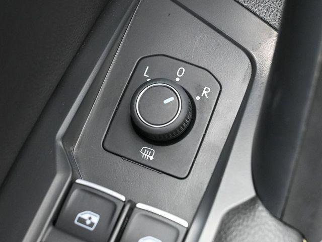 Used 2022 Volkswagen Tiguan SE R-Line image 12