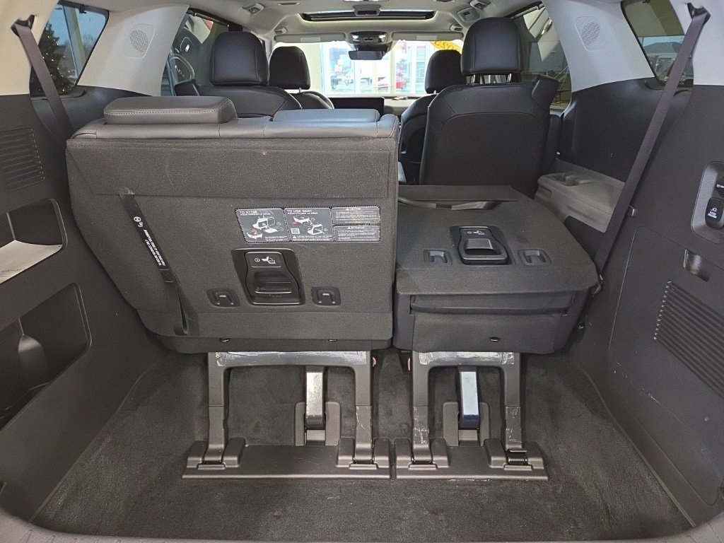 Used 2025 Kia Carnival SX image 16