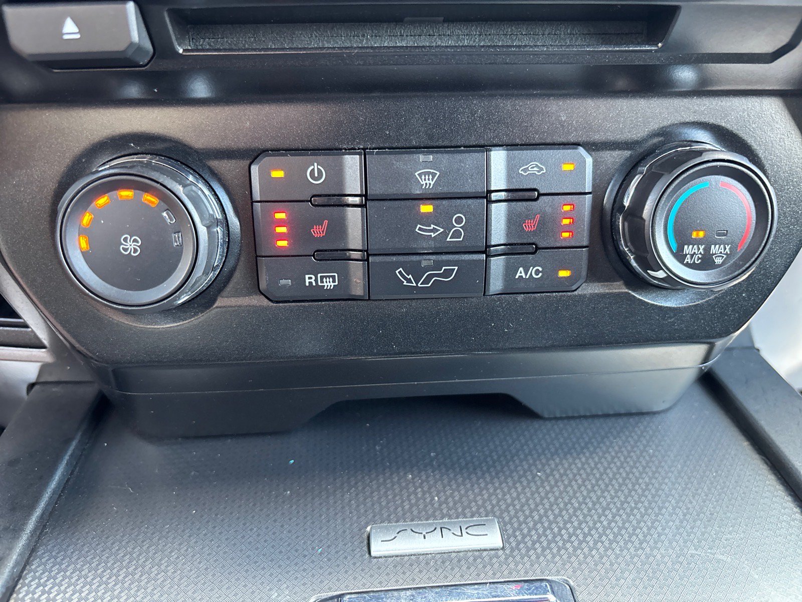 Used 2016 Ford F150 XLT w/ Equipment Group 302A Luxury AWD/4WD image 40