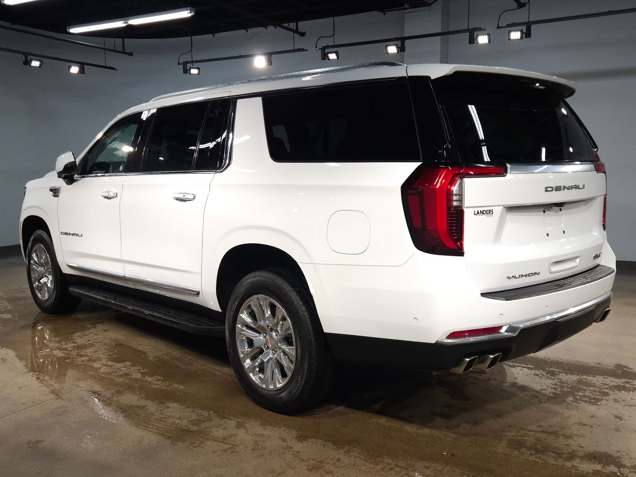 Used 2025 GMC Yukon XL Denali AWD/4WD image 5