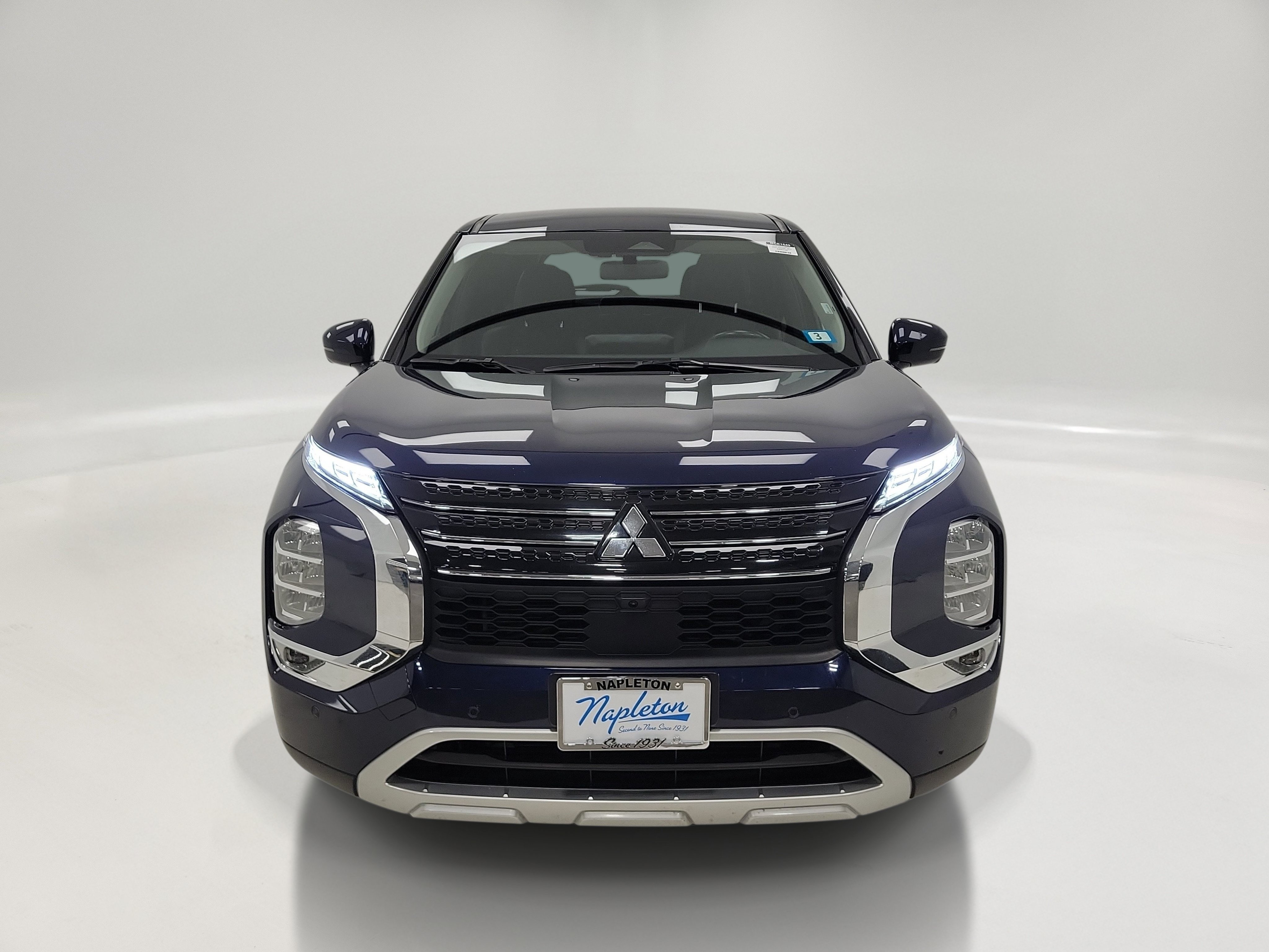 Used 2024 Mitsubishi Outlander SE FWD image 2