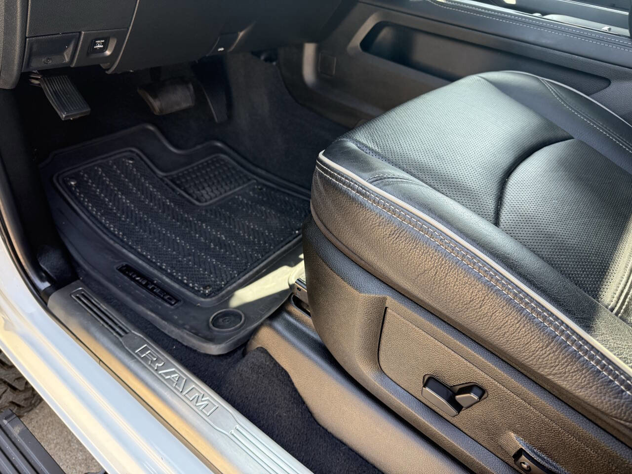 Used 2022 RAM 2500 Limited w/ Night Edition image 18