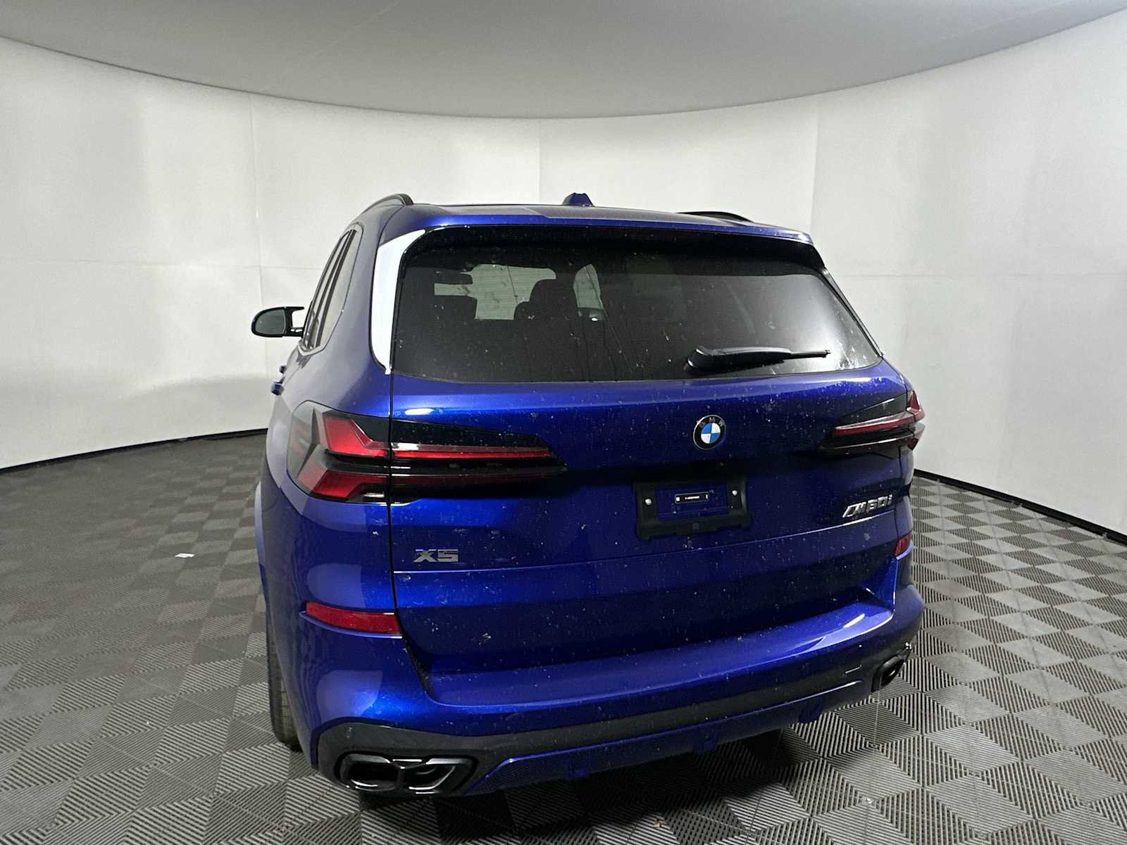 New 2026 BMW X5 M60i w/ Executive Package image 3
