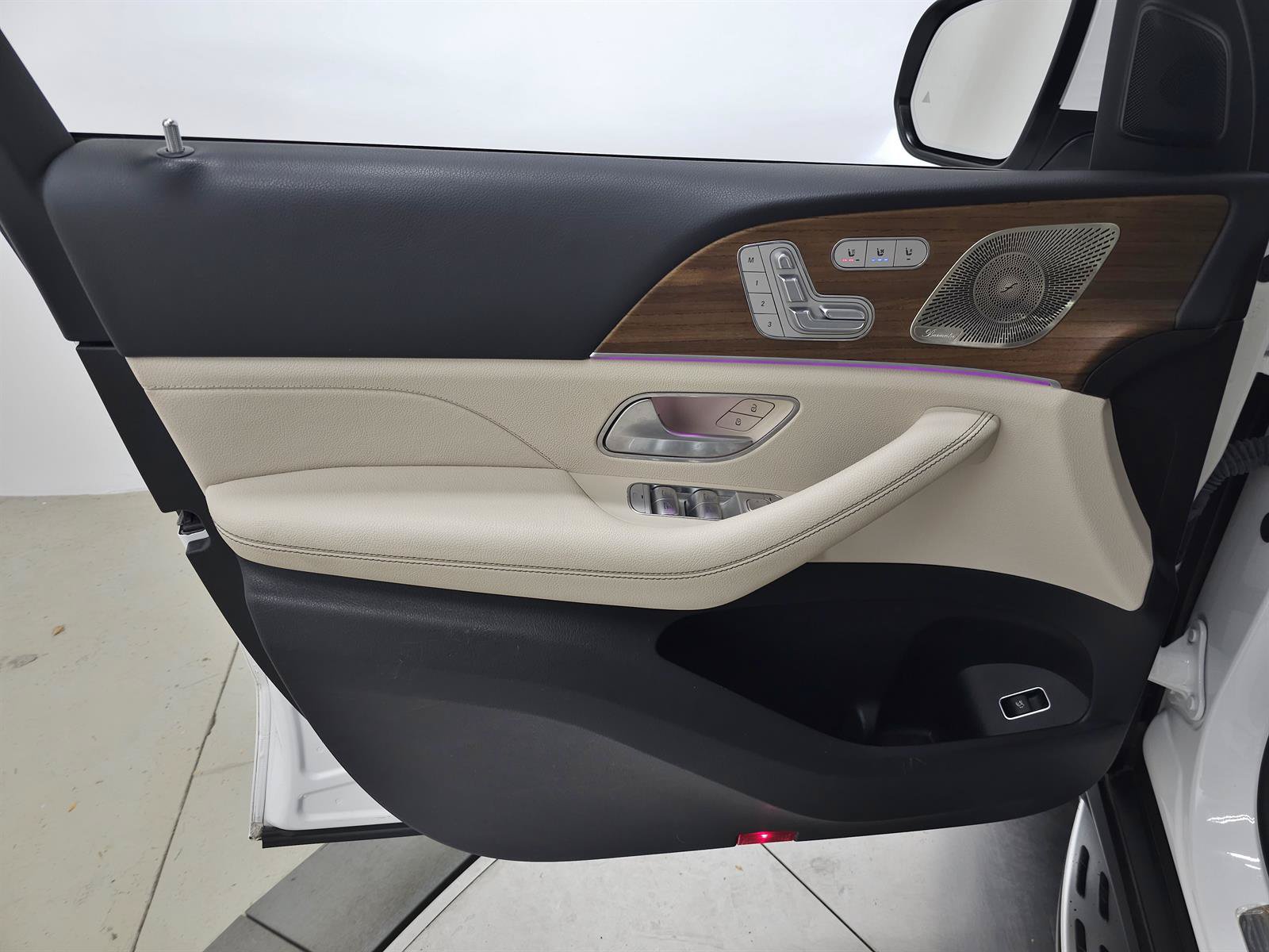 Used 2024 Mercedes-Benz GLS 450 4MATIC image 13