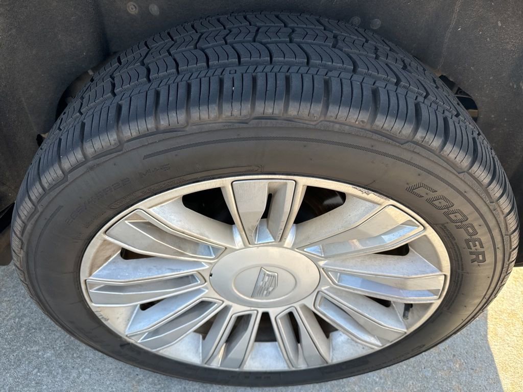 Used 2017 Cadillac Escalade Platinum image 5