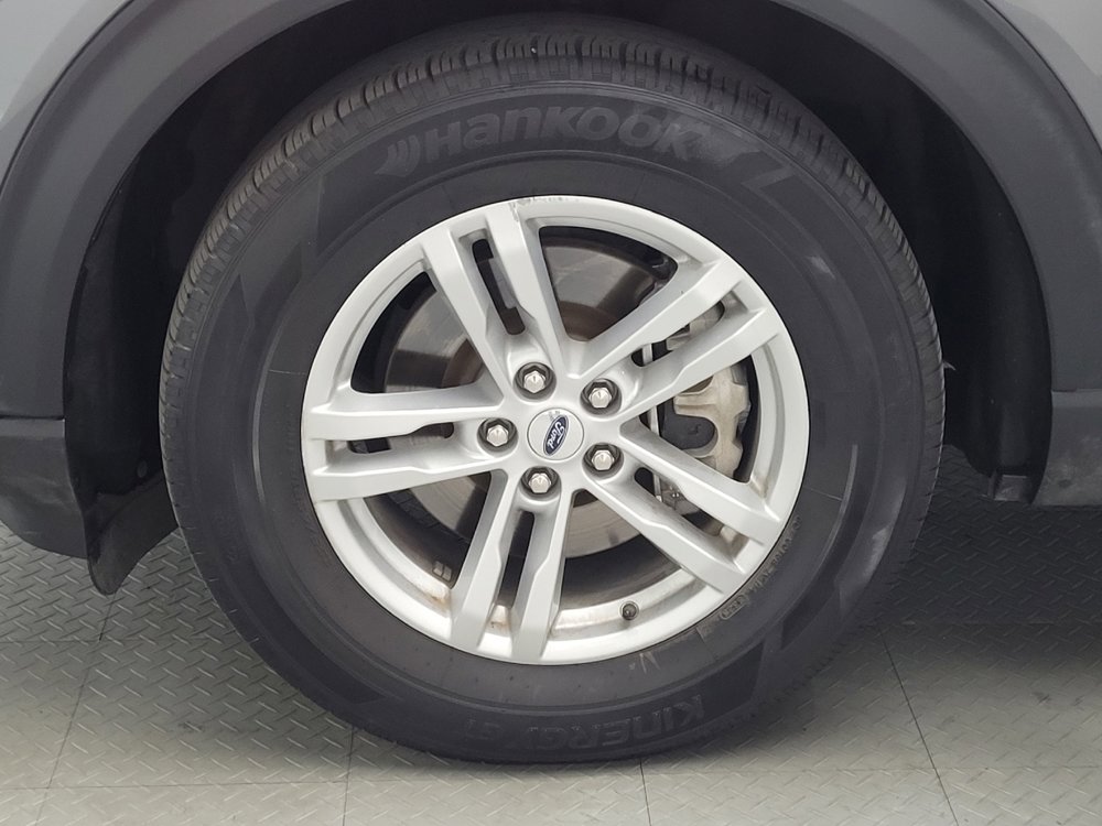 Used 2023 Ford Explorer XLT w/ Equipment Group 202A image 31