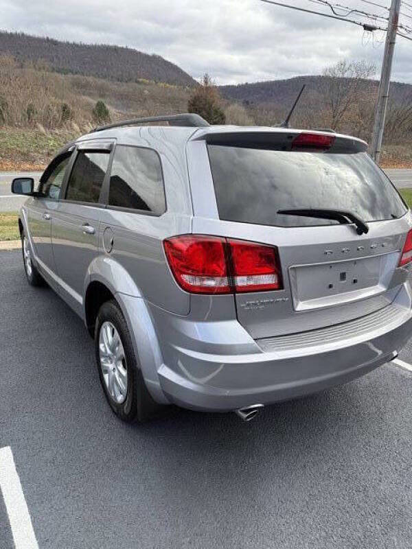 Used 2017 Dodge Journey SE AWD/4WD image 4