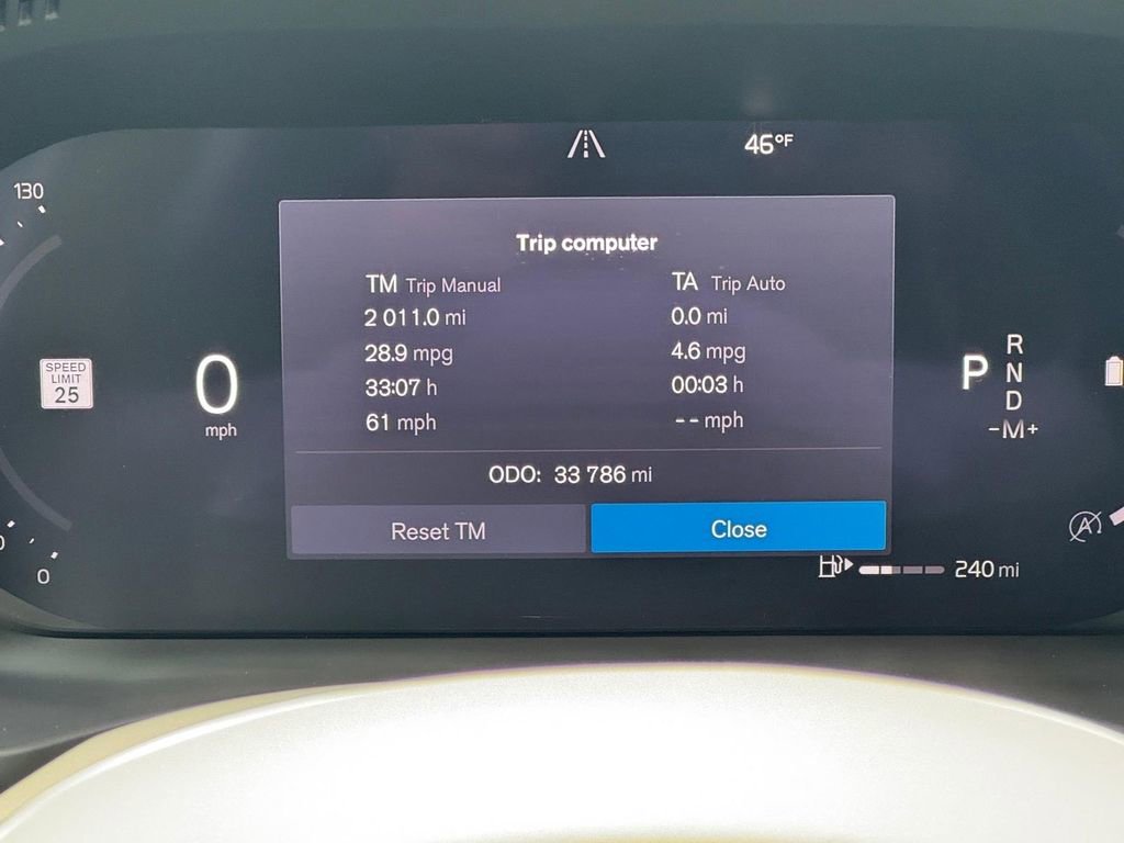 Used 2022 Volvo XC60 B5 Momentum w/ Climate Package image 12