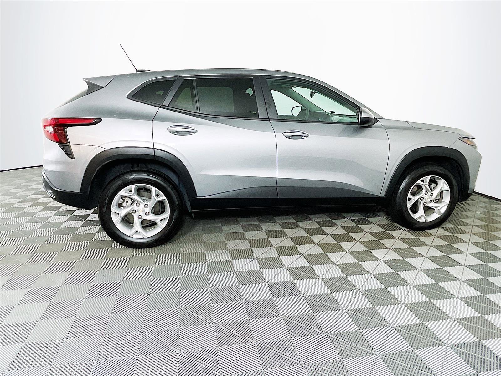 Certified 2024 Chevrolet Trax LS w/ LS Convenience Package image 10