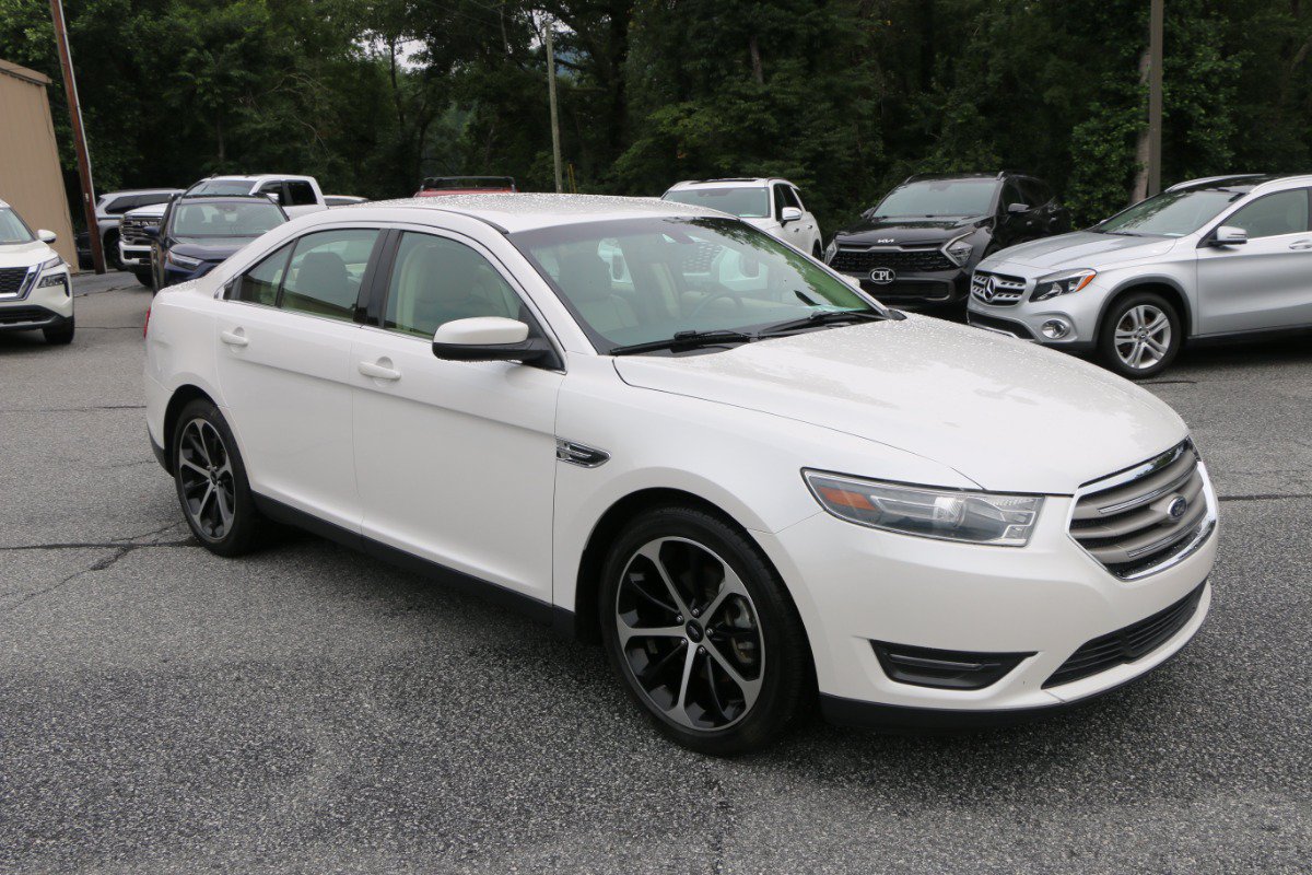 Used 2014 Ford Taurus SEL w/ Equipment Group 201A FWD image 10