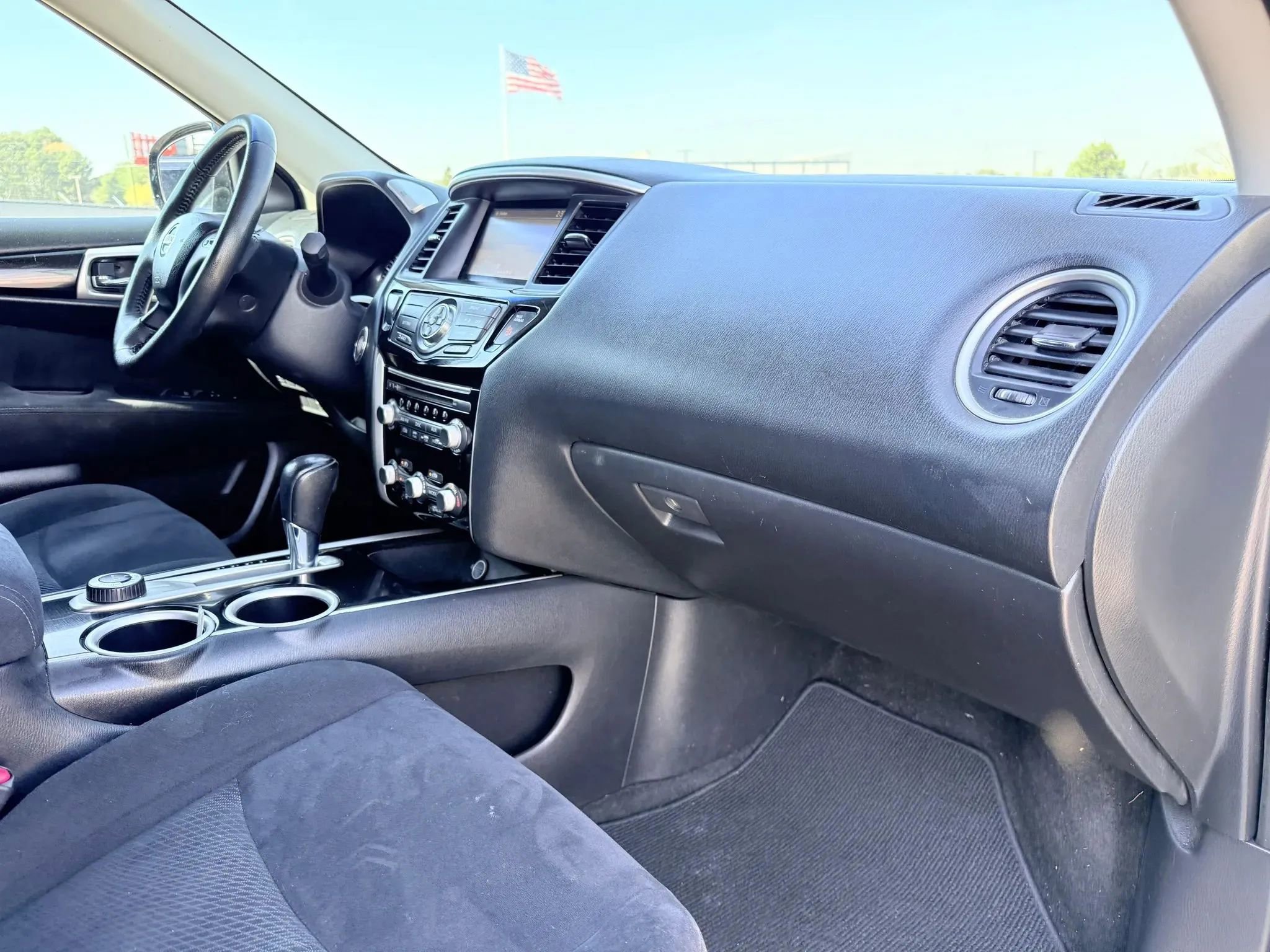 Used 2013 Nissan Pathfinder SV image 19