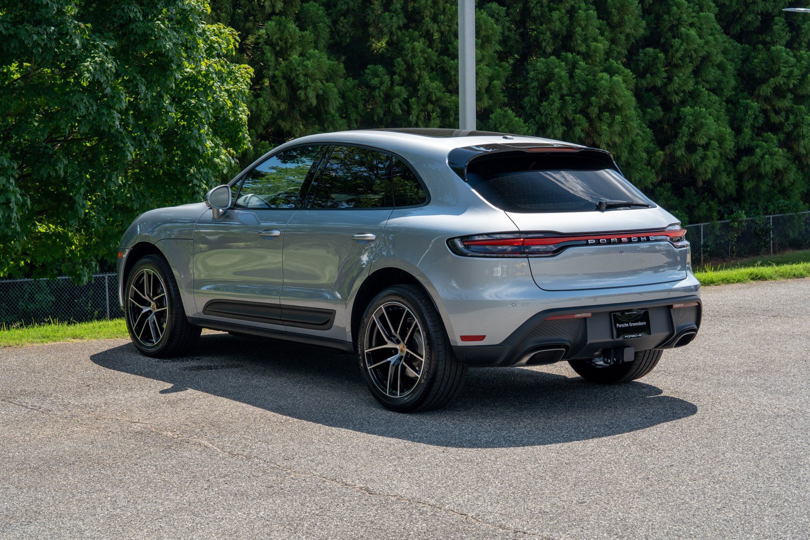 Certified 2026 Porsche Macan AWD/4WD image 3