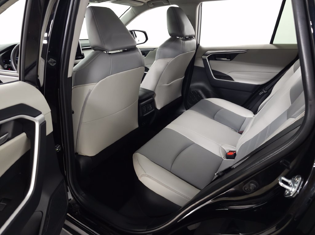 Used 2025 Toyota RAV4 XLE Premium w/ Weather Package AWD/4WD image 31