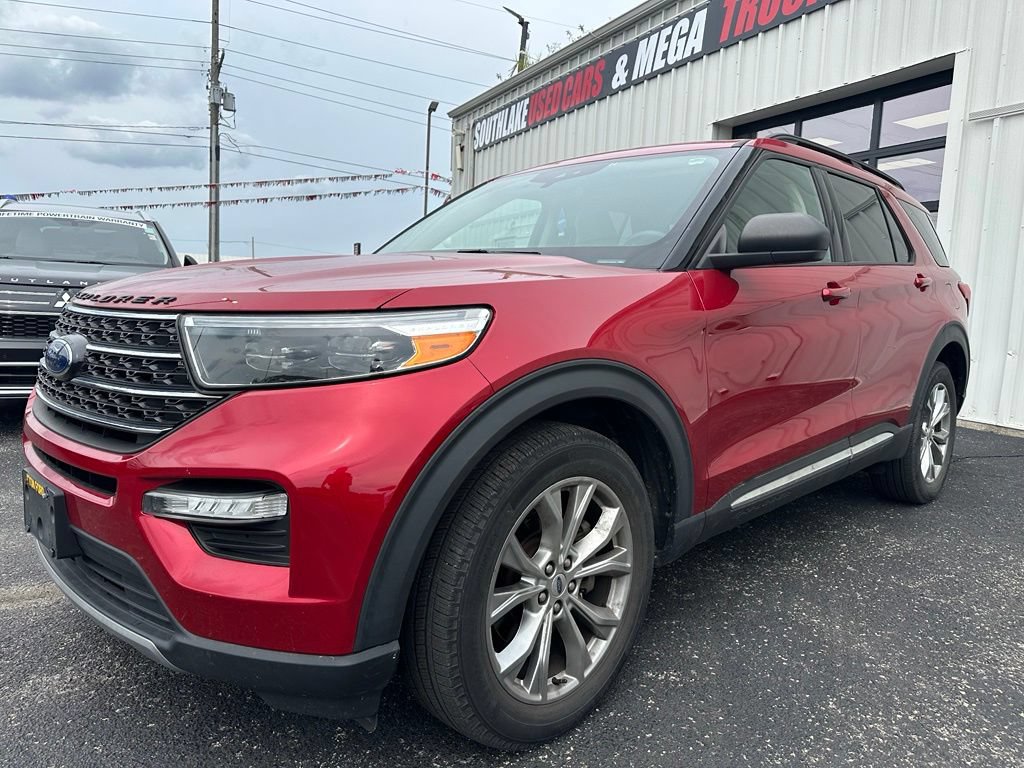 Used 2020 Ford Explorer XLT w/ Equipment Group 202A AWD/4WD image 2