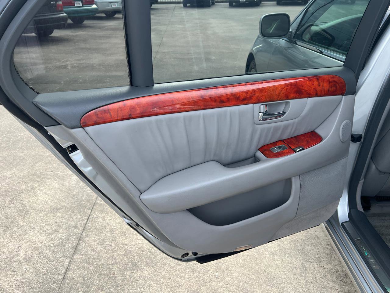Used 2005 Lexus LS 430 image 37