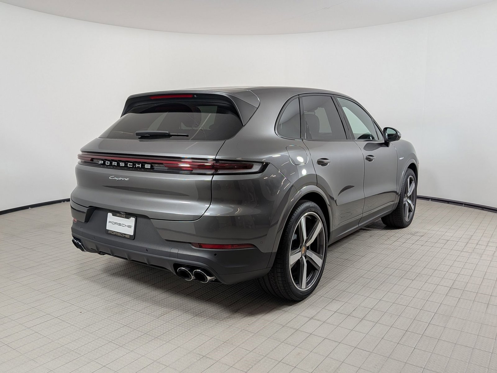 Certified 2025 Porsche Cayenne E-Hybrid AWD/4WD image 9