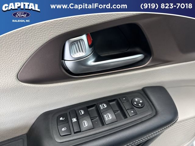 Used 2023 Chrysler Voyager LX FWD image 20