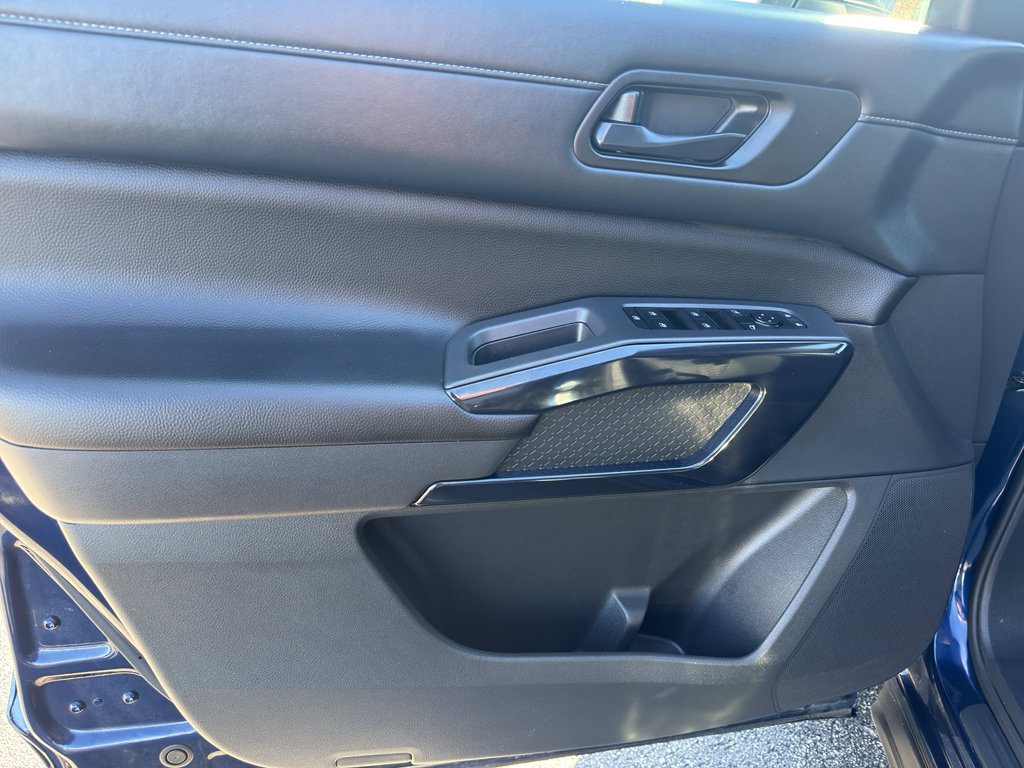 Certified 2025 Nissan Pathfinder SV image 13