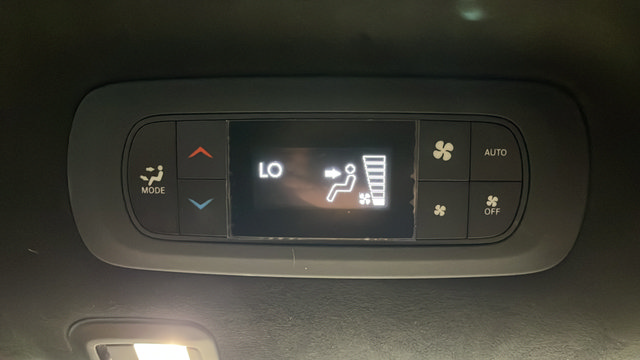 Used 2023 Chrysler Pacifica Pinnacle FWD image 38